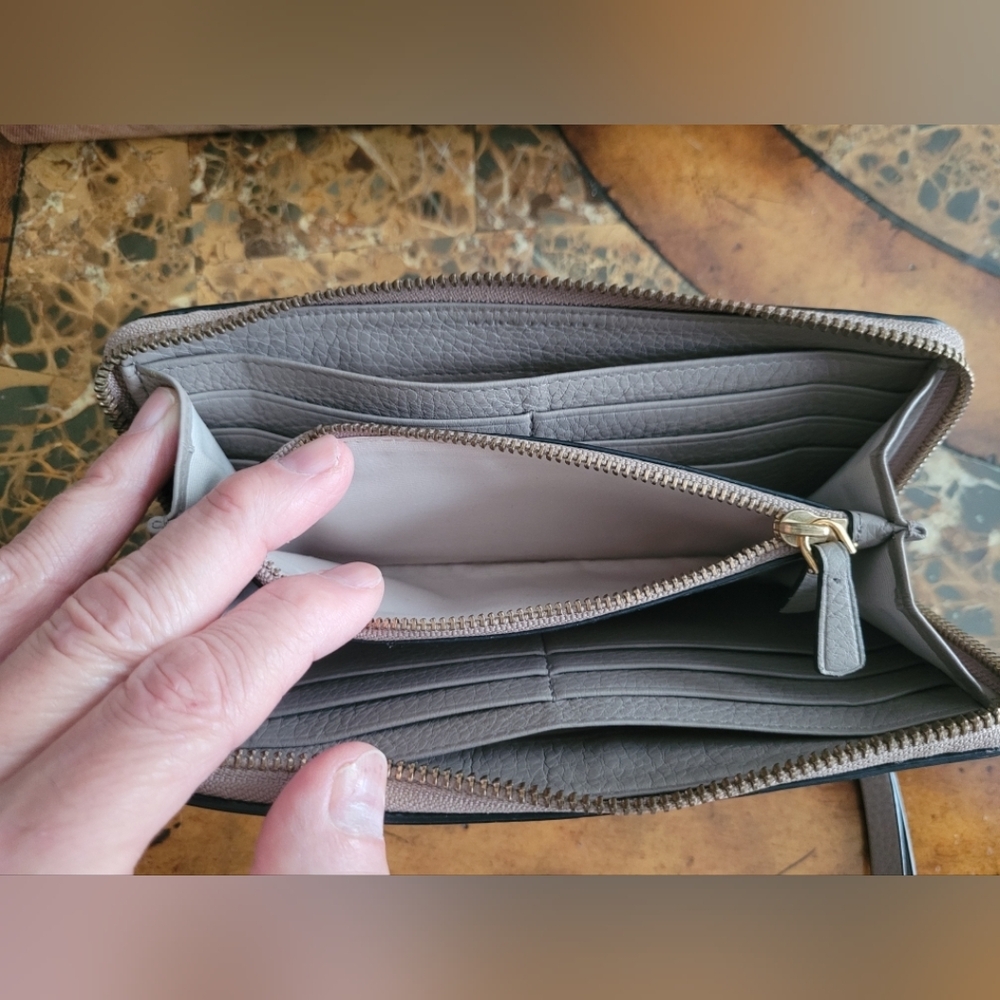Marc Jacobs Gray Leather Bag - Picture 8 of 8
